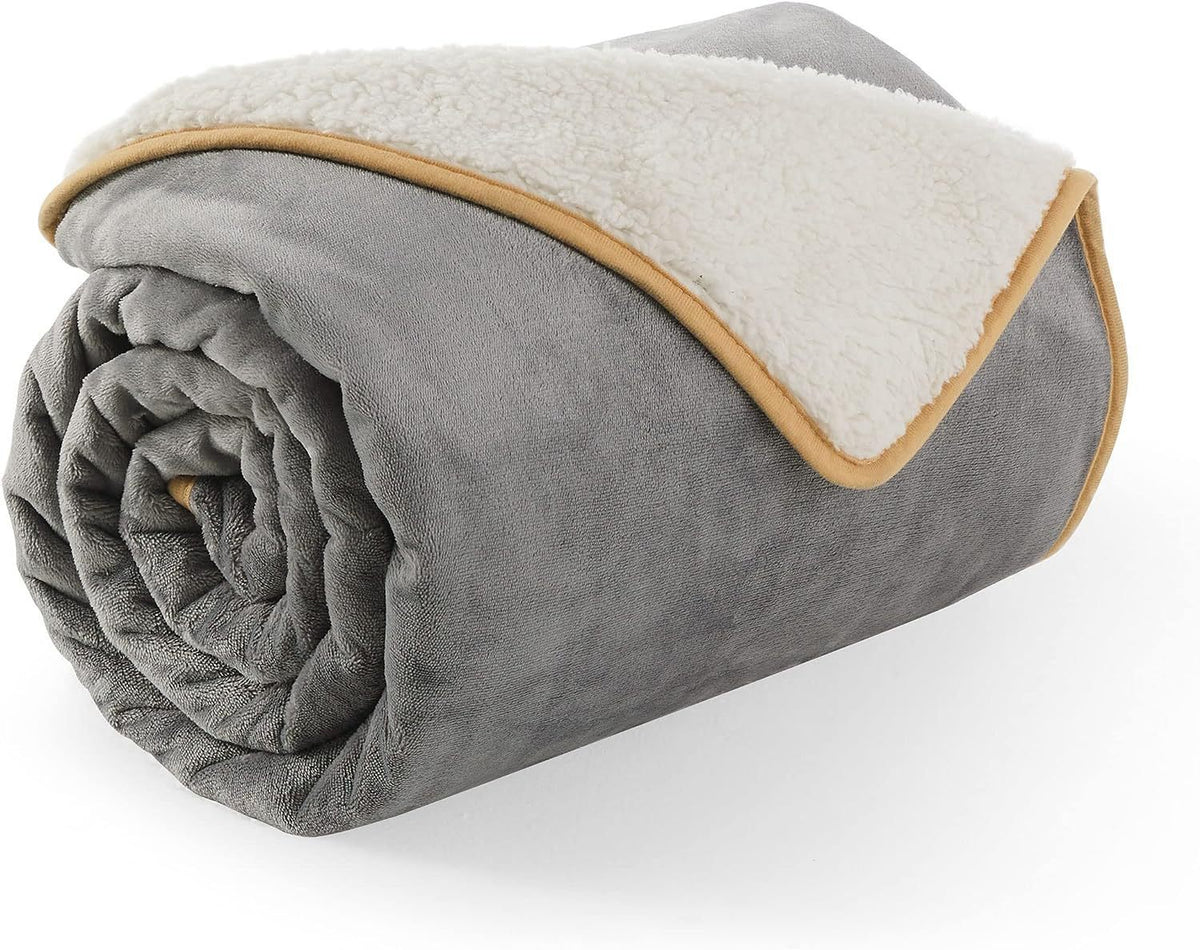 Waterproof sherpa dog blanket for couch and car seat, view 9